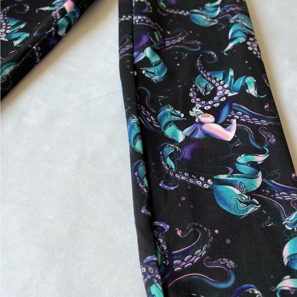 New Disney Little Mermaid Ursula Leggings Zipper Villains Women's Small Pants go - Picture 10 of 11